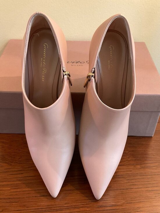 Gianvito Rossi Shoes - Gianvito Rossi Peach Pointed Toe Stiletto Zip Leather Pumps